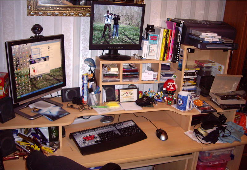 mydesk[1].jpg